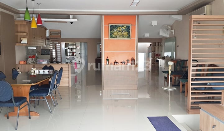 Di Jual Rumah 3 Lantai, bisa untuk Kantor, Tomang, Jakarta Barat