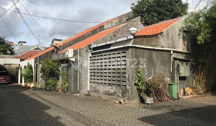 Di Sewakan Rumah Dengan Halaman Luas, Tanjung Duren, Jakarta Barat.