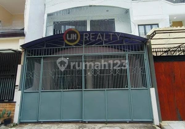 For Sale, Well-Maintained 3-Story House Ready to Occupy, Tomang - West Jakarta