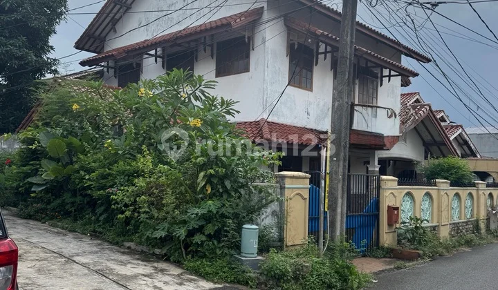 Rumah Hook 2 Lantai, Dataran Tinggi. Dalam Komplek Kemanggisan, Arjuna Selatan, Jakarta Barat