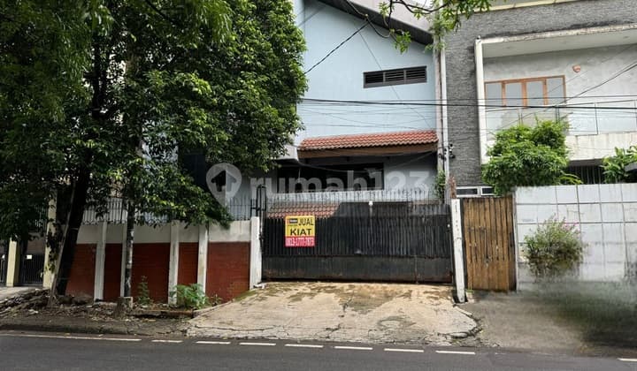 RUMAH luas hitung tanah, Lebar Jalan 3 Mobil, Tomang, Jakarta Barat
