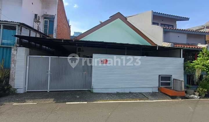 Rumah Siap Huni Cocok untuk Keluarga Kecil dan Bisnis Online, Dekat ke Mall Central Park, Tomang, Jakarta Barat