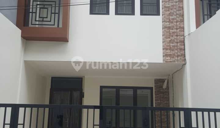 Di Jual Rumah Minimalis 3 Lantai Lokasi Strategis dan Lingkungan Nyaman di Tomang, Jakarta Barat