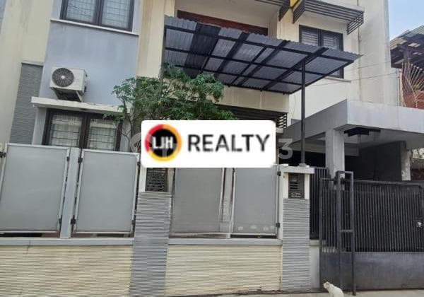 Jual Rumah Bagus, Satrategis di Tomang Jakarta Barat