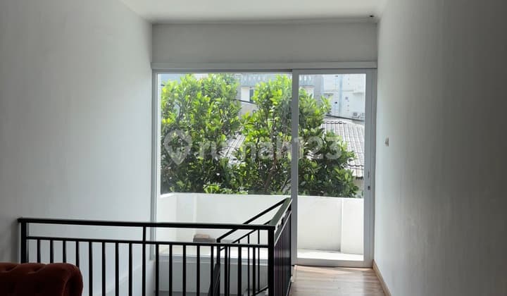 Disewakan Rumah 2 Lantai Cocok untuk Kantor Tomang Jakarta Barat