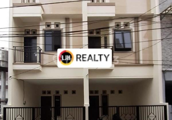 4 Unit Rumah Baru di Tanjung Duren Siap Huni.