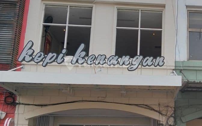 Ruko Pinggir Jalan Raya – Investasi Cerdas Di Lokasi Emas!