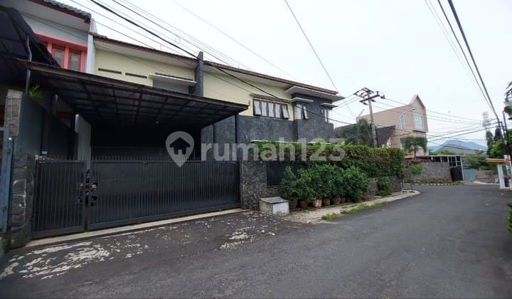RUMAH MEWAH MINIMALIS ASRI DI CIGADUNG SELATAN, BANDUNG UTARA.