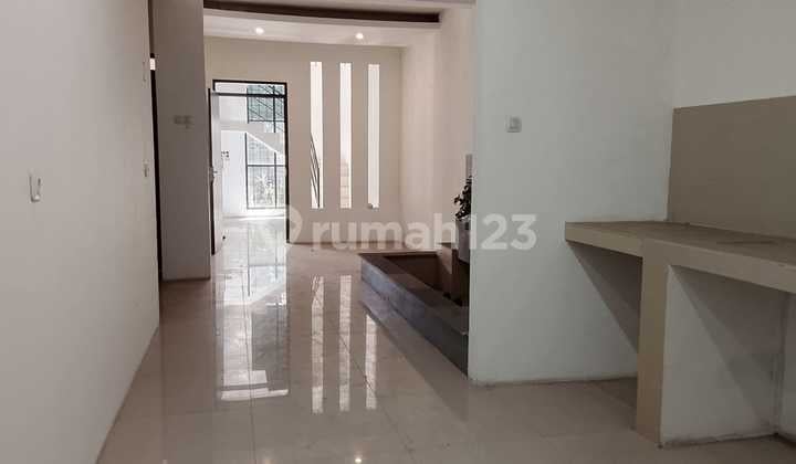 Rumah Siap Huni Sangat Strategis di Cihampelas - Bandung Utara