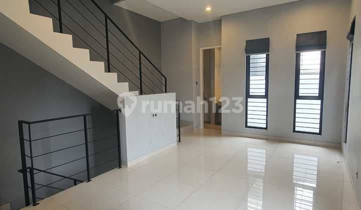 Rumah Baru. Taman Ratu Duri. 3 Lantai. 5X20. Jalan 2 Mobil. Siap Huni