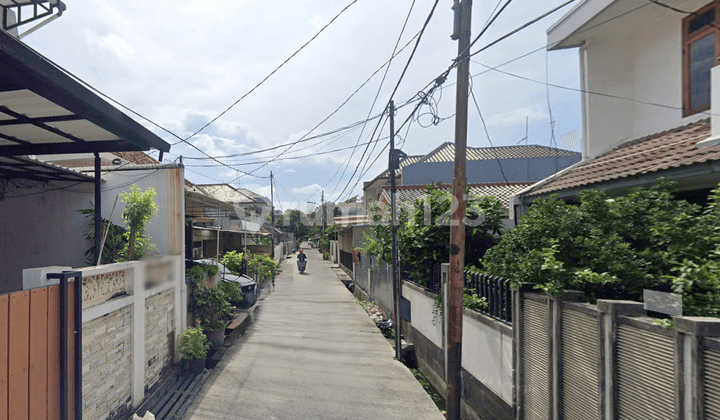 Old House. Grogol Roxy. 8X24. Two Cars Can Enter.