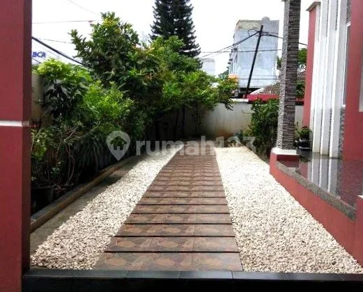 Rumah Hook Green Ville. 2 Lantai. 16x20. Jalan 3 Mobil. Full Furnish