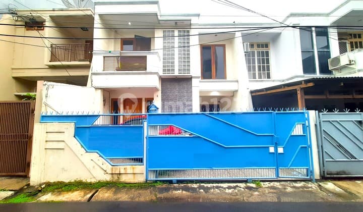 Rumah Tomang. 2.5 Lantai. 8x15. Jalan 2 Mobil. Siap Huni