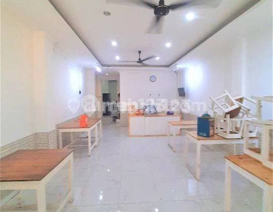 Tomang Shop House. 3.5 Floors. 5x20. Two-Car Main Road. Move-In Ready.