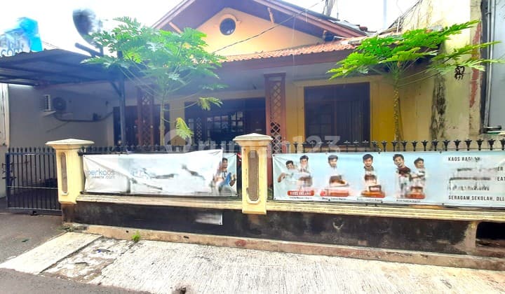 Rumah Tomang. 1.5 Lantai. 10x15. Jalan 2 Mobil. Dkt Mesjid.