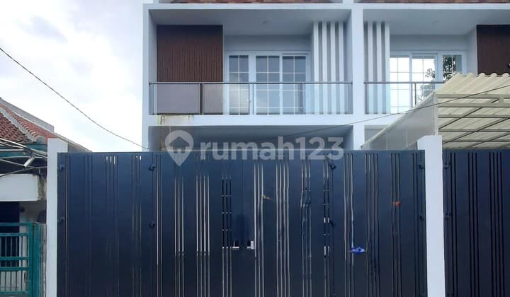 Rumah Baru. Sunrise Garden. 2.5 Lantai. 6X20. Jalan 2 Mobil. Siap Huni