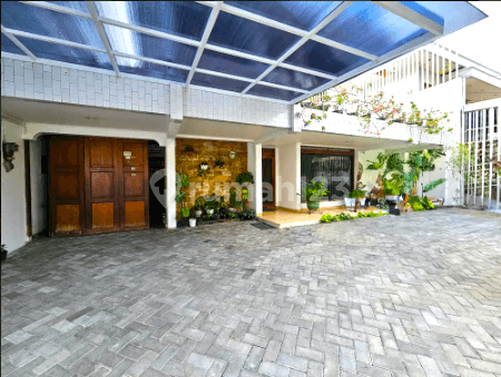 Rumah Tomang 2 Lantai. 13X25. Jalan 3 Mobil. Siap Huni