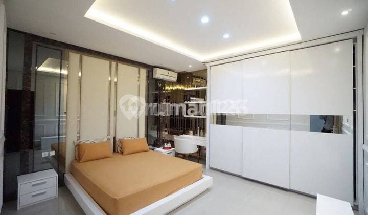 Rumah Hook Tomang 2 Lantai. 12x20. Jalan Lebar 3 Mobil. Siap Huni