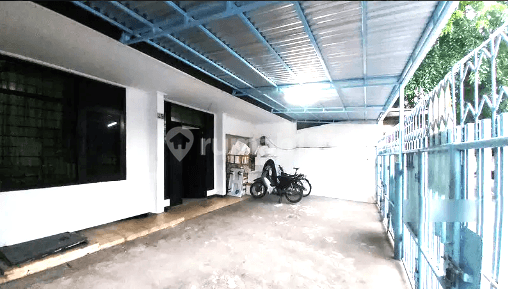 Rumah Tomang 2 Lantai. 9X15. Jalan Raya 4 Mobil. Siap Huni