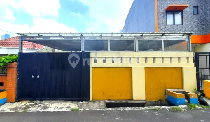 Rumah Tua Tomang. 10x15. Jalan 2 Mobil.