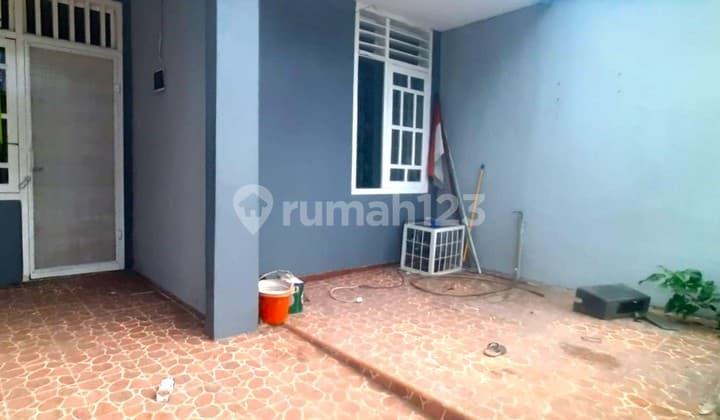 Rumah Tua Tomang. 6x15. Jalan 2 Mobil.