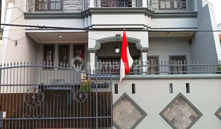 Tanjung Duren House. 3 Floors. 9.5x20. 3-Car Road. Ready to Occupy.