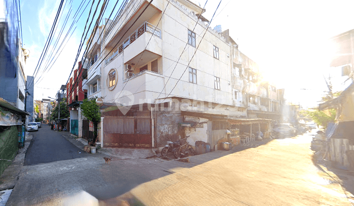 Rumah Kost Hook. Pasar Baru. 4 Lantai.27 Kamar. 7x15. Jalan 2 Mobil