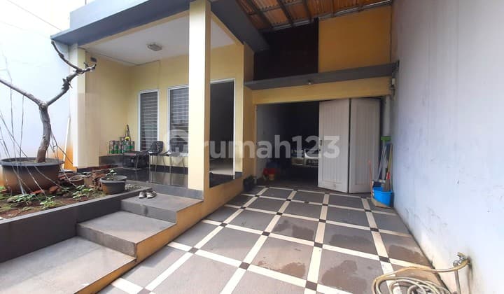 Rumah Taman Ratu. 2.5 Lantai. 7.5x19. Jalan Lebar 3 Mobil. Siap Huni