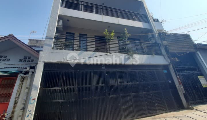 Rumah Kartini Pasar Baru. 3 Lantai. 8X12. Jalan 2 Mobil. Siap Huni