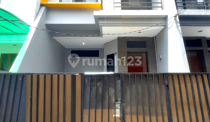 New House Tanjung Duren. 3 Floors. 5x12. Car Access. Ready to Occupancy.