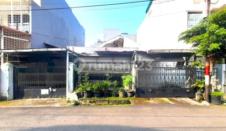 Rumah Tua. Cideng. 12X17. Jalan 2 Mobil