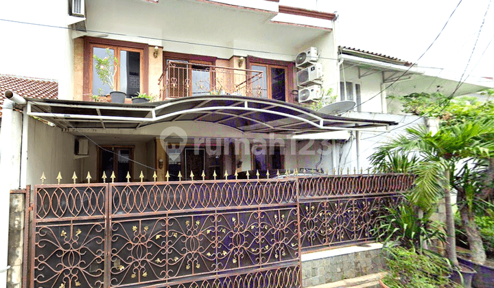 Rumah Tomang. 2.5 Lantai. 9X16. Jalan 2 Mobil. Siap Huni