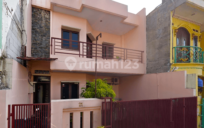 Rumah Kota Bambu. 2.5 Lantai. 7 x 16. Jalan 2 Mobil. Siap Huni