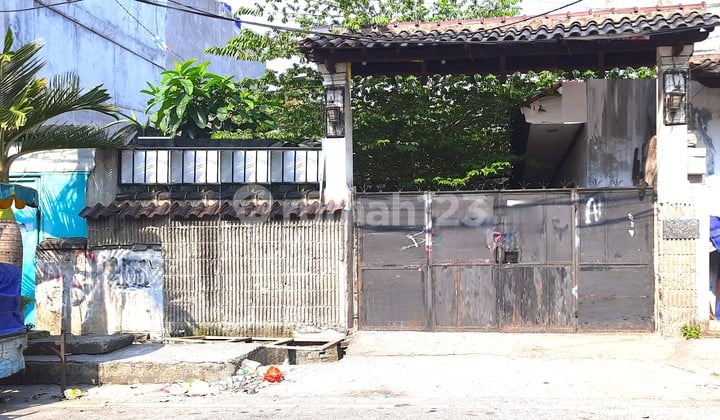 Rumah Tua. Kartini Pasar Baru. 11X24. Jalan Lebar 3 Mobil