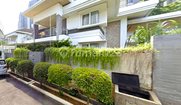 Rumah Lux. Tanjung Duren. 2 Lantai. 30X28. Semi Furnish. Siap Huni