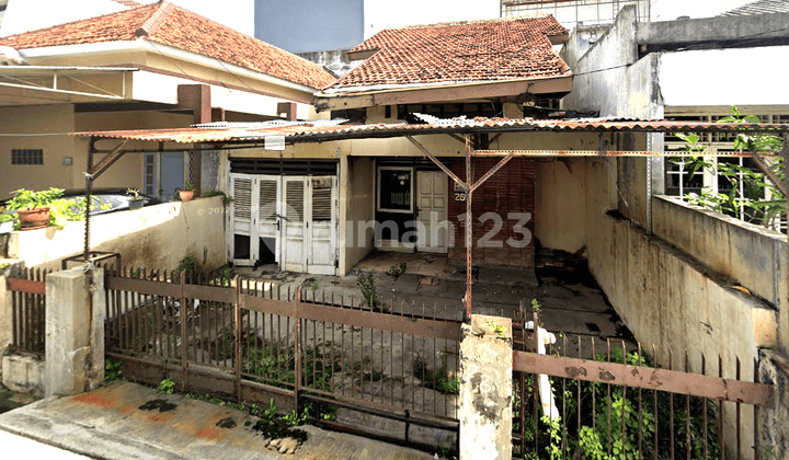 Rumah Tua. Grogol Roxy. 10X19. Jalan 2 Mobil