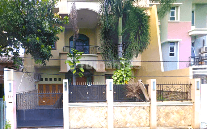 Rumah Tanjung Duren. 2 Lantai. 10X23. Jalan Lebar 3 Mobil. Siap Huni