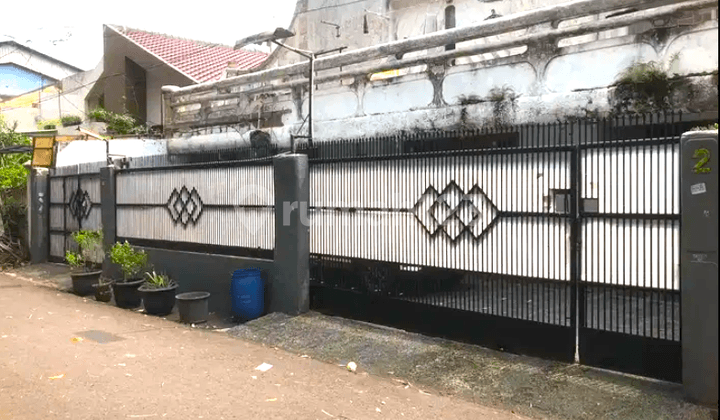 Rumah Tomang. 2 Lantai. 16X20. Jalan 2 Mobil. Siap Huni