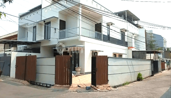 Rumah Hook. Green Ville. 3 Lantai. 9x13.5. Jalan Lebar 3 Mobil. Siap Huni