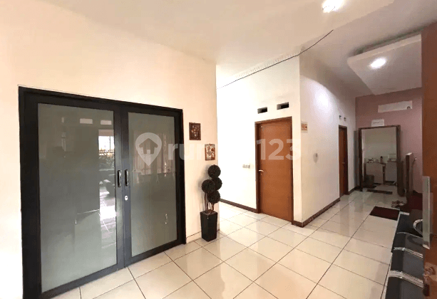 Rumah Tomang. 15X25. Jalan Lebar 3 Mobil. Siap Huni