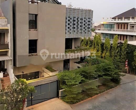 Rumah Hook. Taman Ratu Duri. 4 Lantai. 11x20. With Swimming Pool.