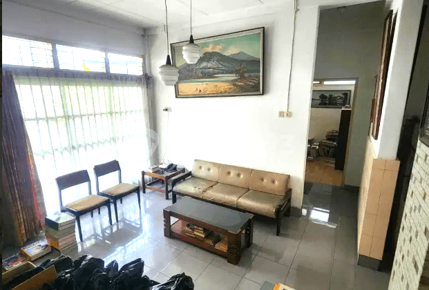 Rumah Hook. Cideng. 2 Lantai. 12X20. Jalan 2 Mobil. Harga NJOP.