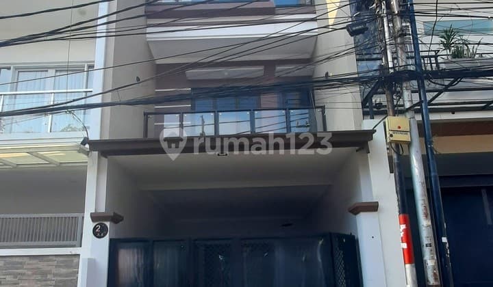 New House. New Market. 3.5 Floors. 4.5X17. 2-Car Road. Ready to Occupy.