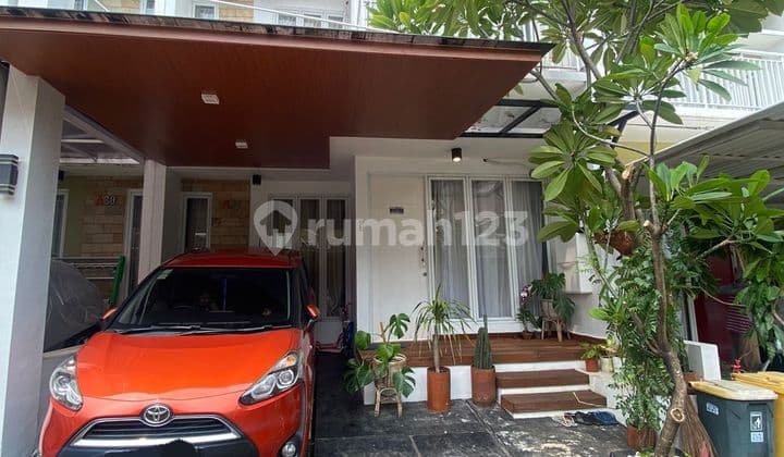 Dijual Rumah 2 Lantai Shm Bagus Hadap Selatan