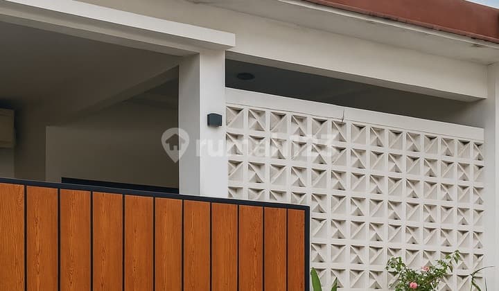 Nice House with SHM Ready to Live in a Cluster Strategic Location Near Bintaro