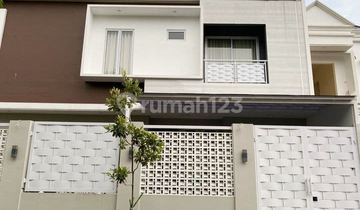 Rumah Hoek 2 Lantai Luas 226m2 Private Pool Type 4kt di Royal Residence Cakung Jakarta Timur