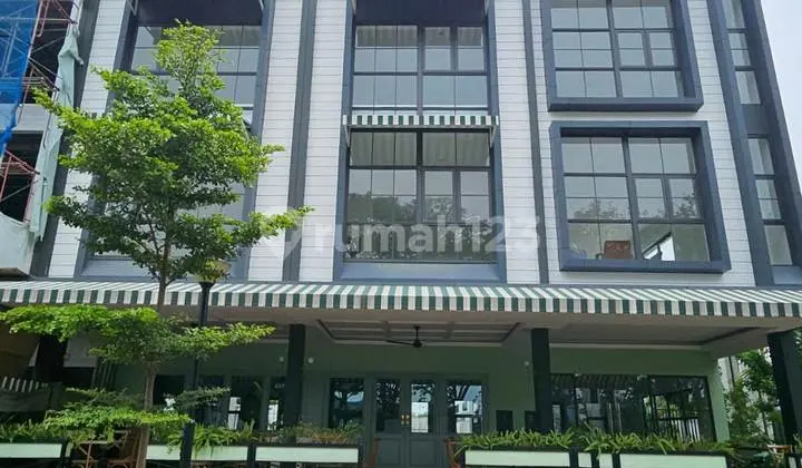 Maison De Wisteria Shop House 3 floors 5x17 85m Facing Metland Cakung Road