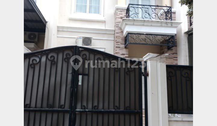 2-story house 6x18 108m, type 3 bedrooms, Royal Residence Cakung East Jakarta.