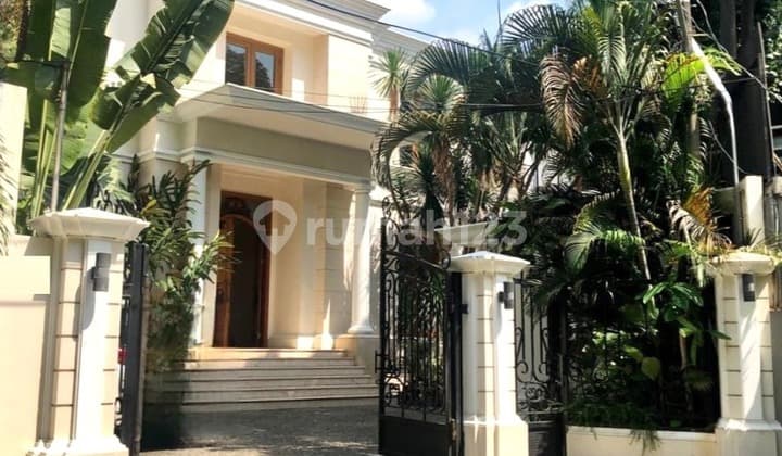 Rumah 20x45 900m type 5KT private pool Kebayoran Baru