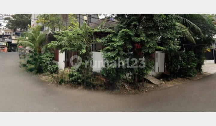Rumah hoek Hitung Tanah luas 235m Kebayoran Baru Jakarta Selatan